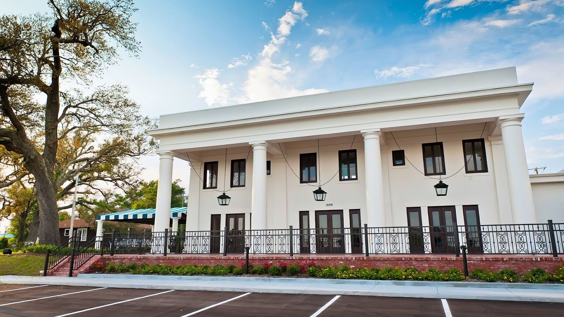 White Pillars
